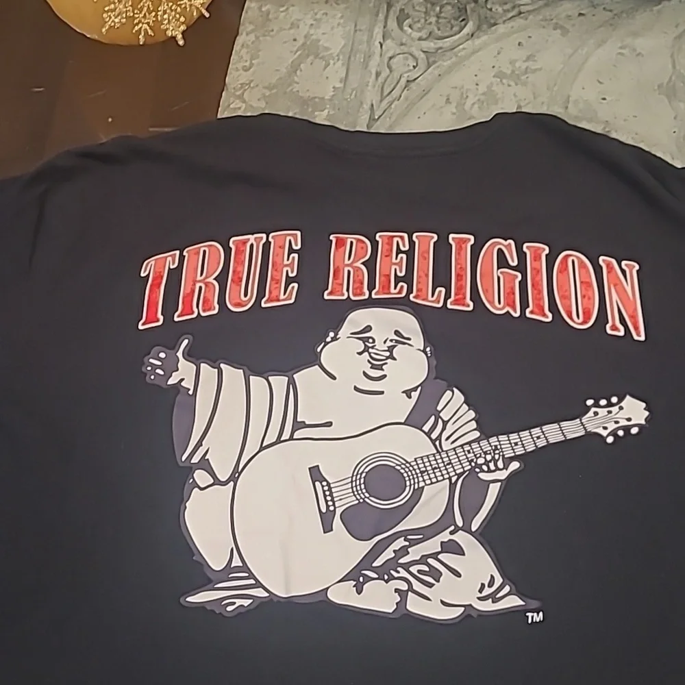True Religion World Tour Buddha Men's Medium Fit Crew Neck Tee Shirt